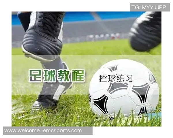 足球控球技巧精华集锦展现球员灵动与智慧的完美结合 足球控球技巧精华集锦展现球员灵动与智慧的完美结合